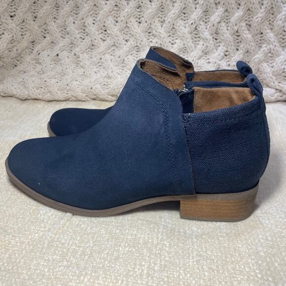 Toms Shoes - TOMS Women's Dahlia Ankle Boot in Navy Suede/Heritage Canvas SIZE 8.5